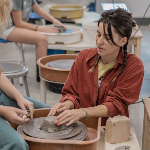 Tori Poeschl demonstrating trimming on the wheel